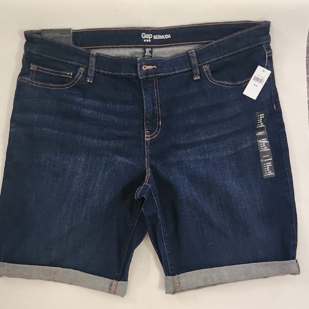 NwT Gap Bermuda Denim Shorts 18